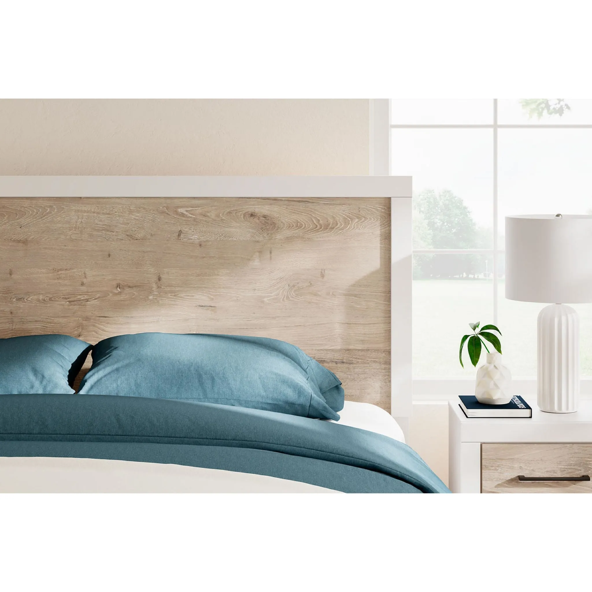 Charbitt Queen Panel Bed